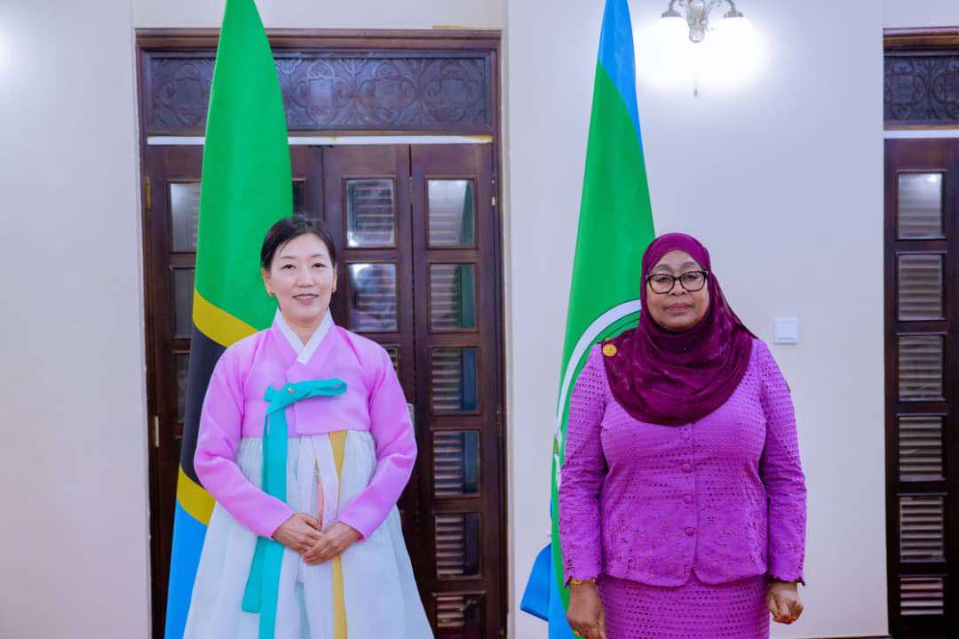 Amb. Ahn presents credentials to President Hassan